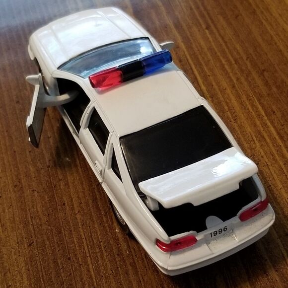 Utah Highway Patrol Road Champs die cast police car 1:43 scale - Picture 4 of 10